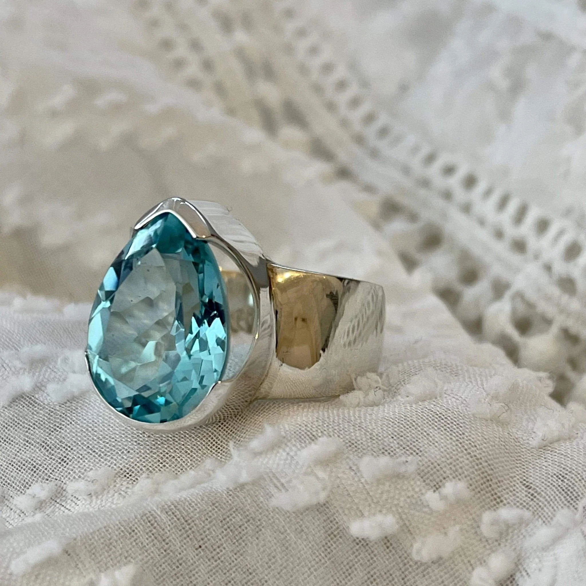 Aquamarine Quartz Mahtava Ring - Image 5