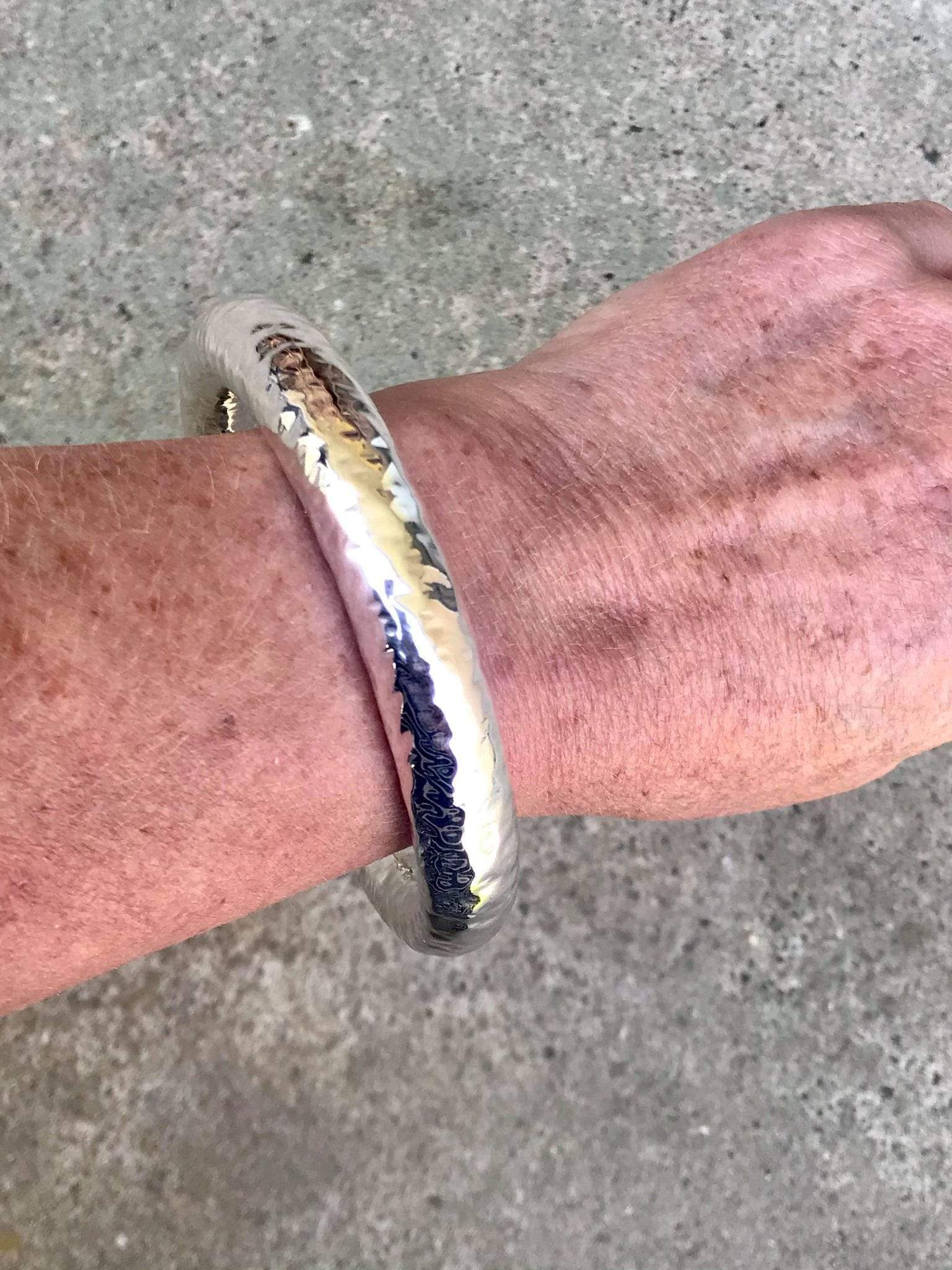 Contempo Beaten Bangle 14 MM - Image 3