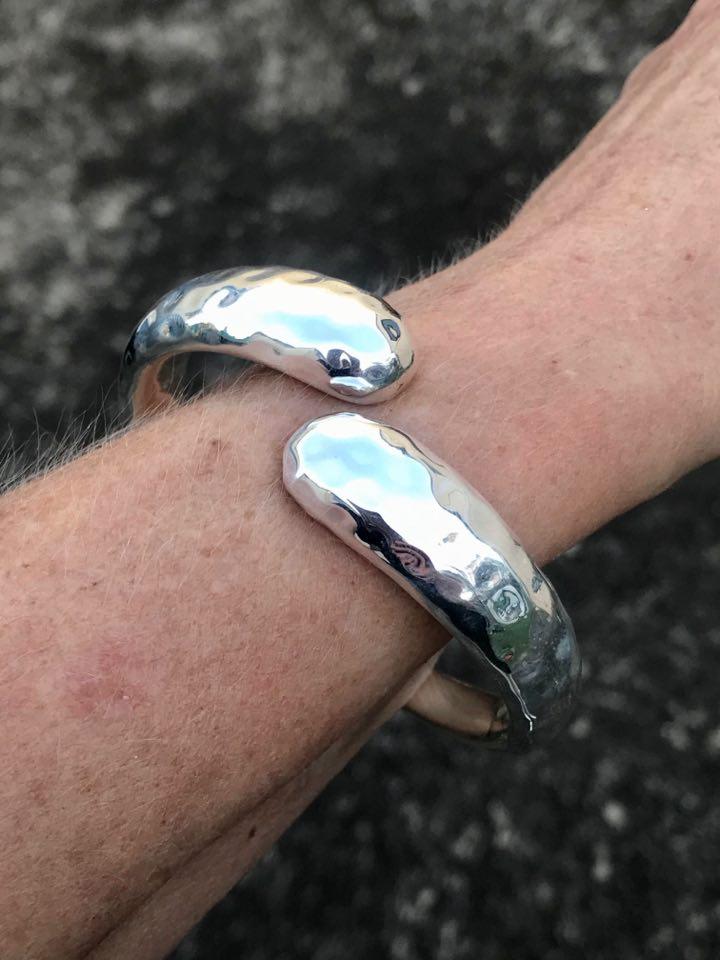 Hammered Hinged Bangle - Image 7