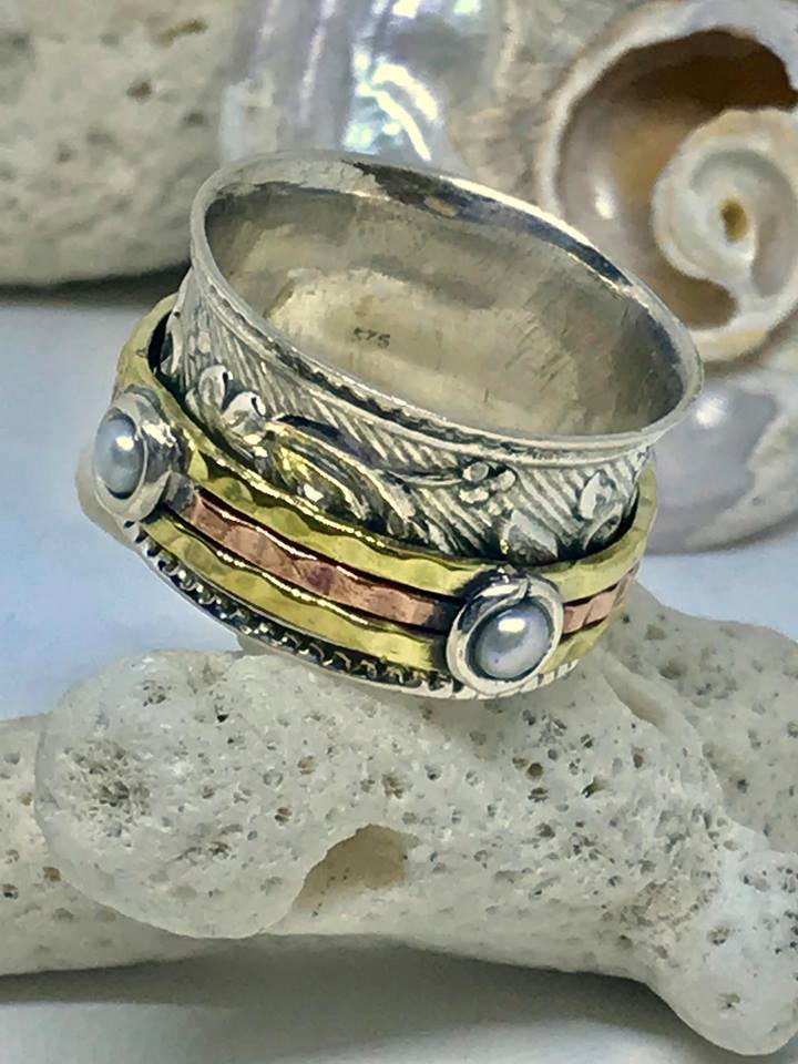 Lisa Lu Pearl Spinner Ring - Image 4