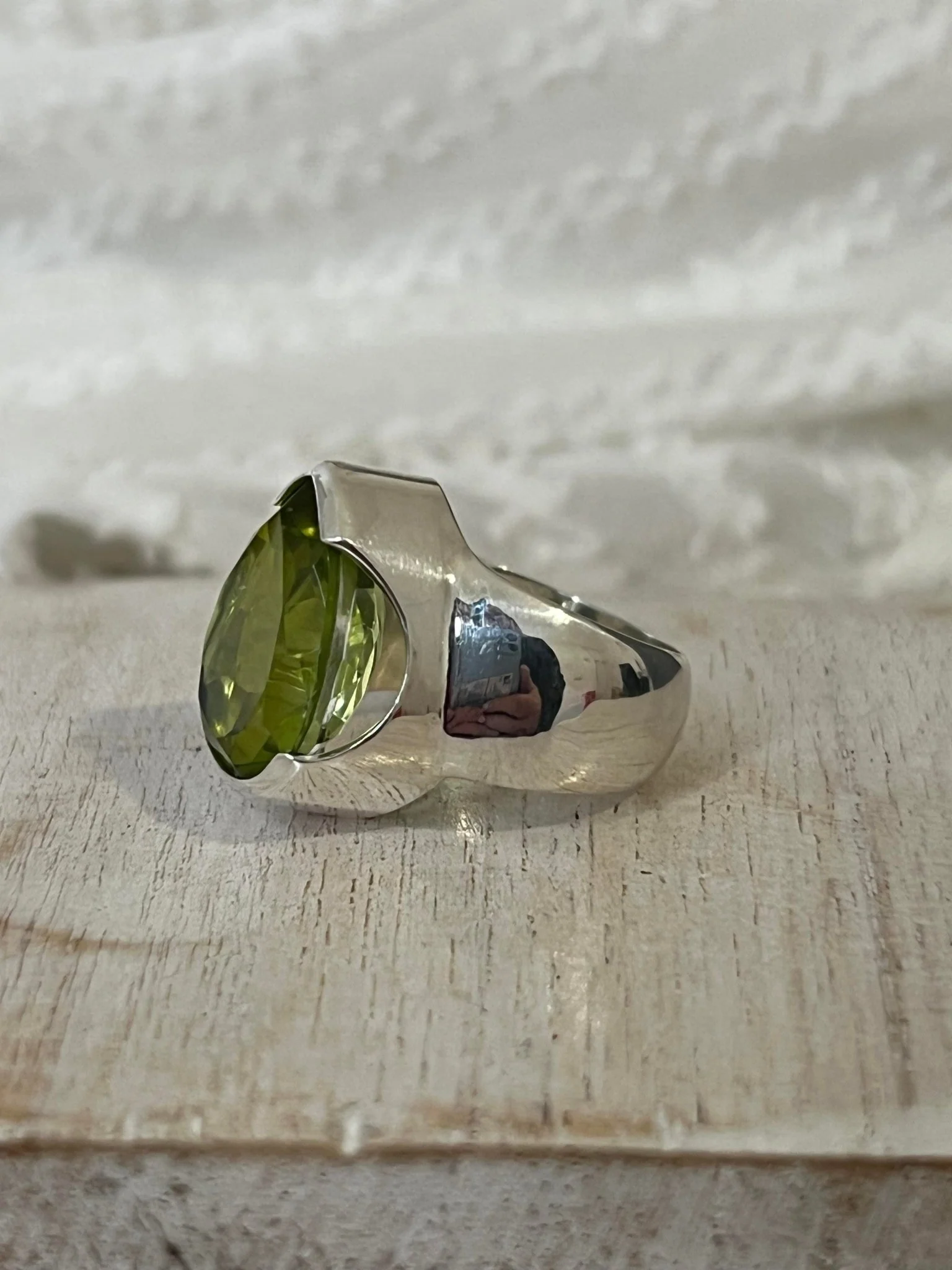 Peridot Mahtava Ring - Image 3