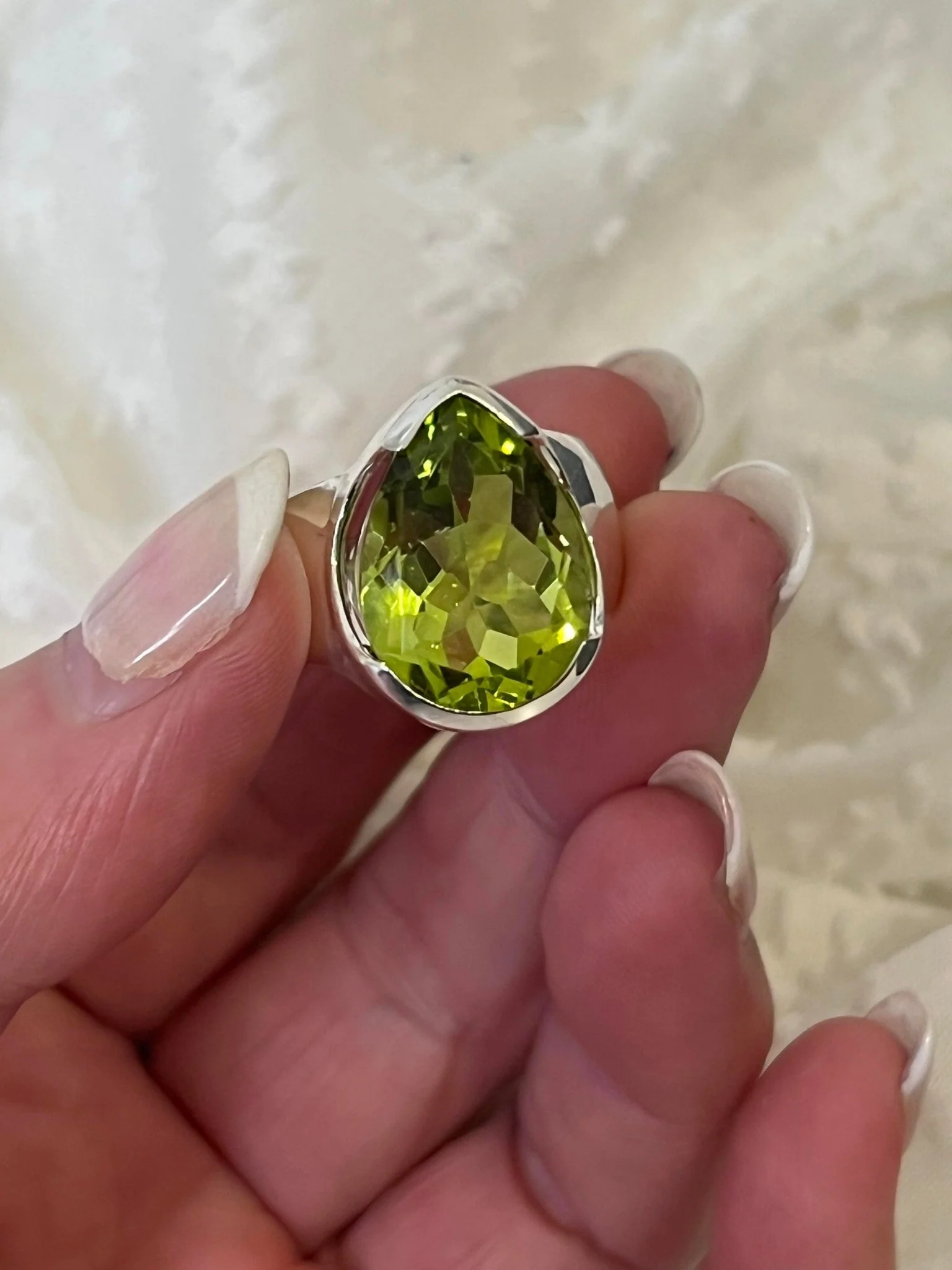 Peridot Mahtava Ring - Image 4