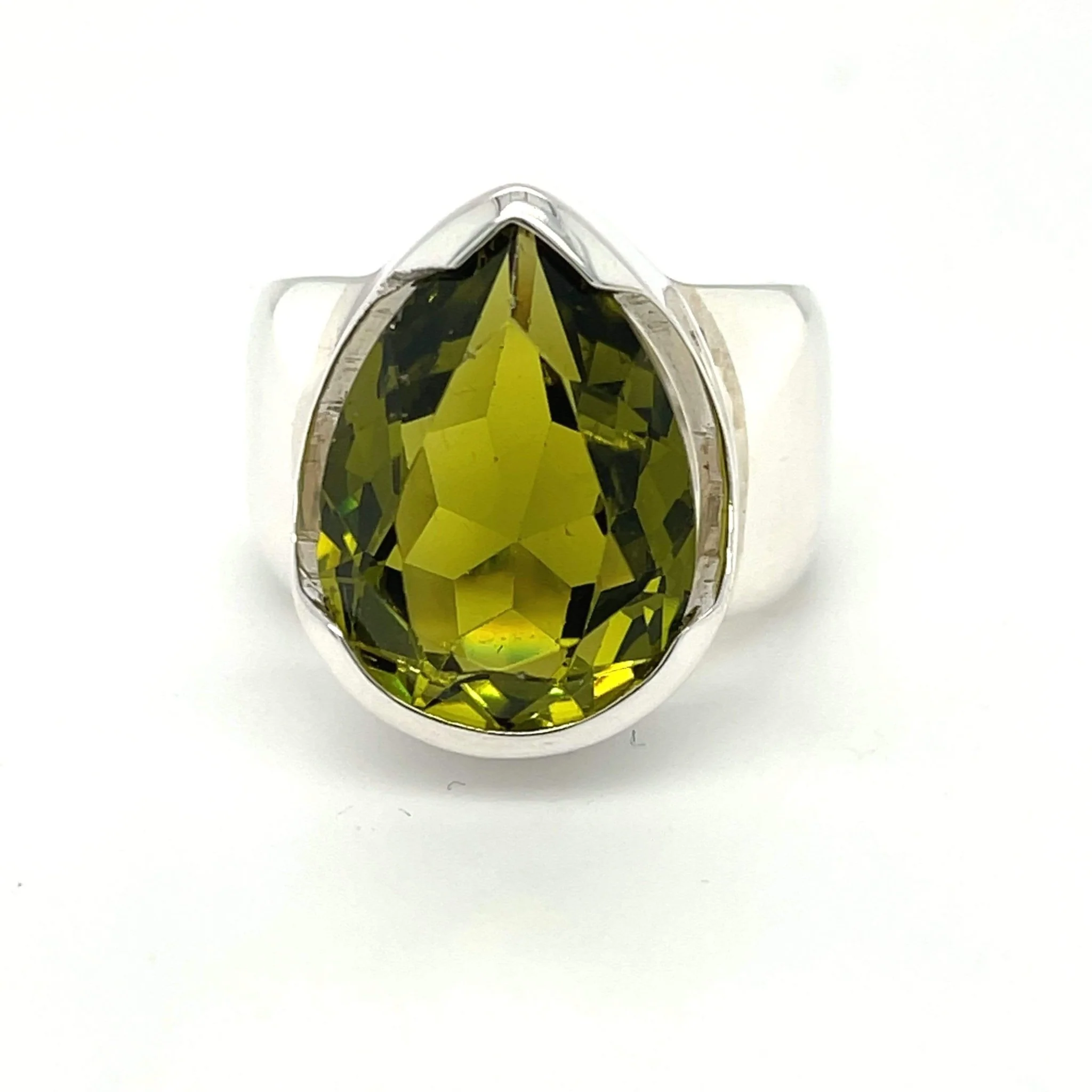 Peridot Mahtava Ring - Image 5