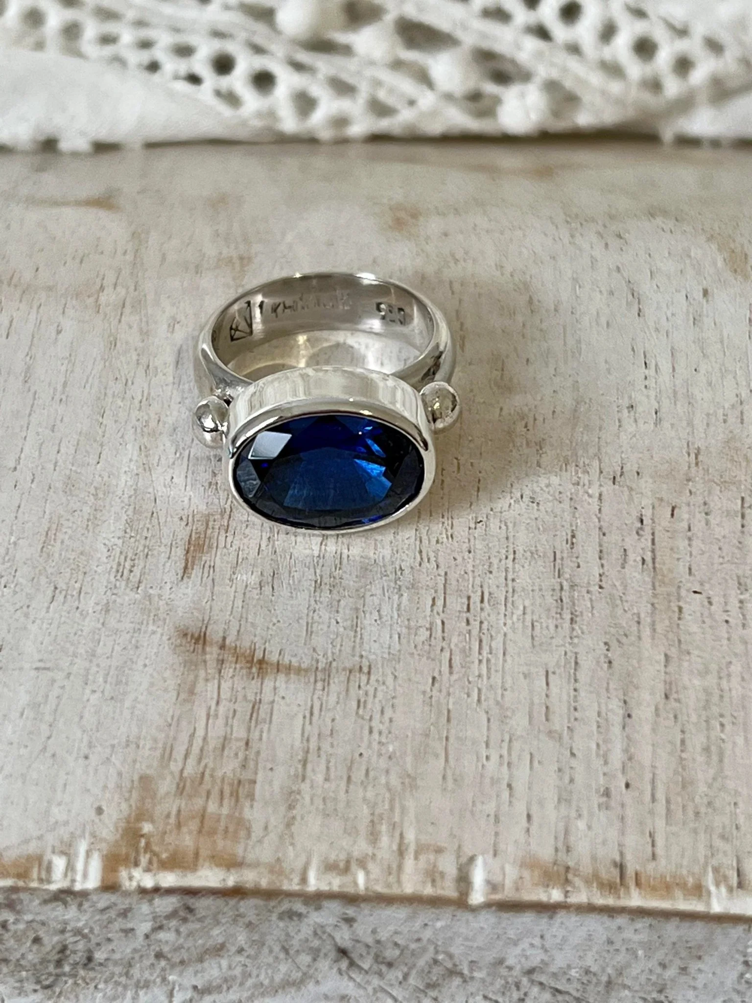 Sparkly Sapphire Quartz Eclipse Ring - Image 12