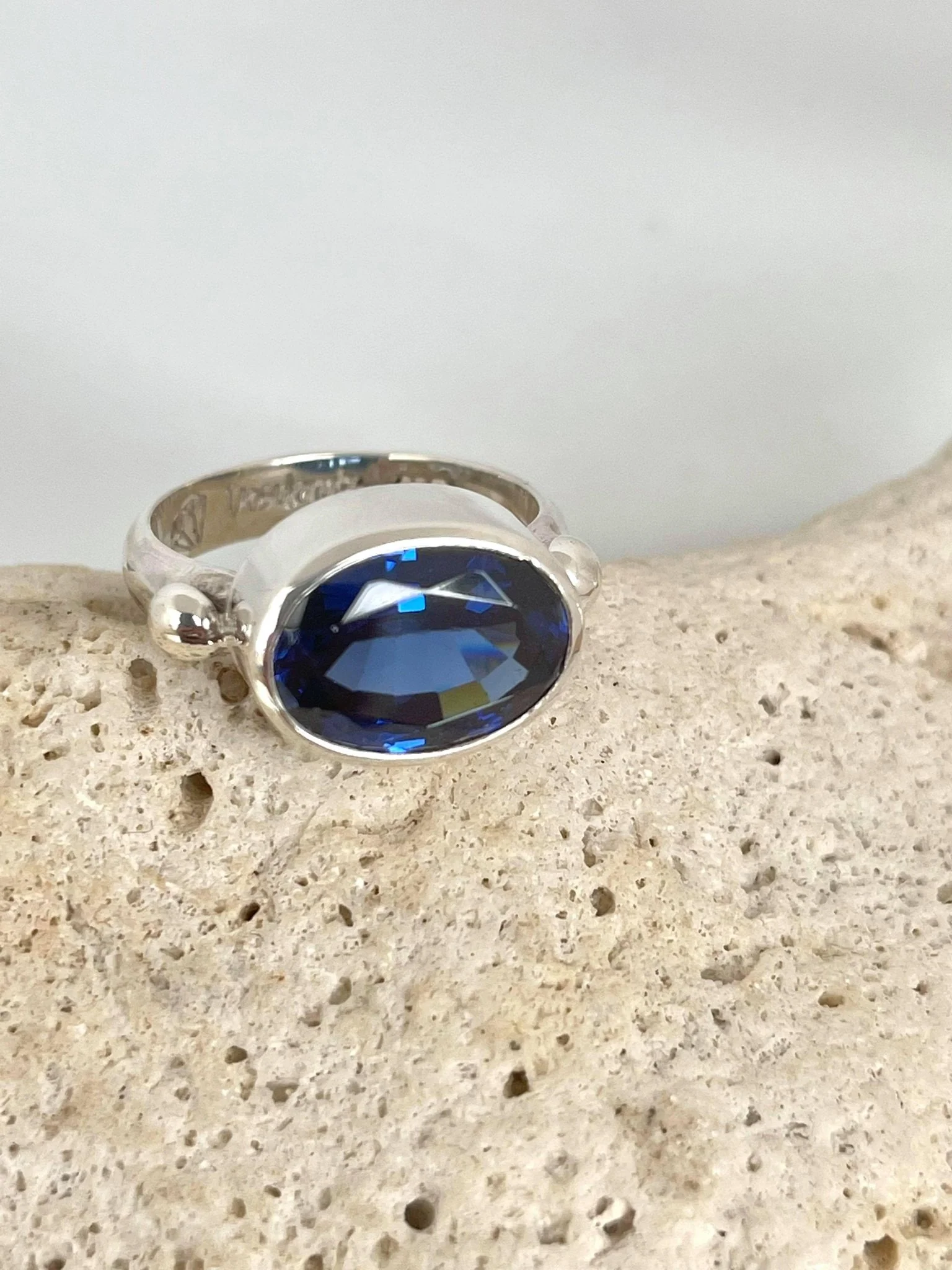 Sparkly Sapphire Quartz Eclipse Ring - Image 9